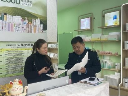 開封市鼓樓區(qū)衛(wèi)生監(jiān)督所 強化監(jiān)管 規(guī)范生活美容服務(wù)市場